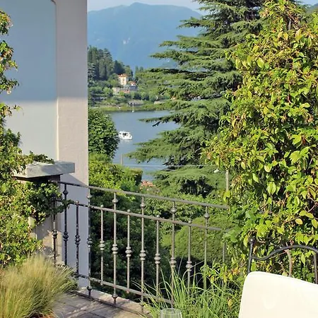 Elegant In With Terrace And Lake View Appartamento